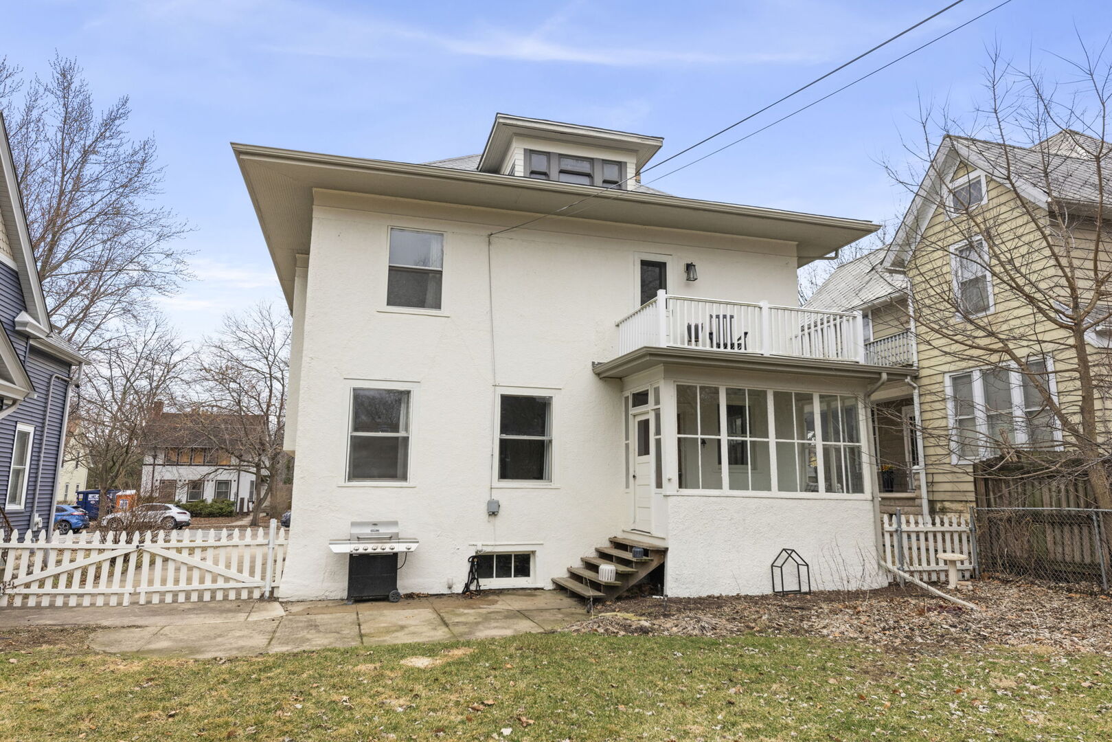 659 W Downer Place, Aurora, IL 60506