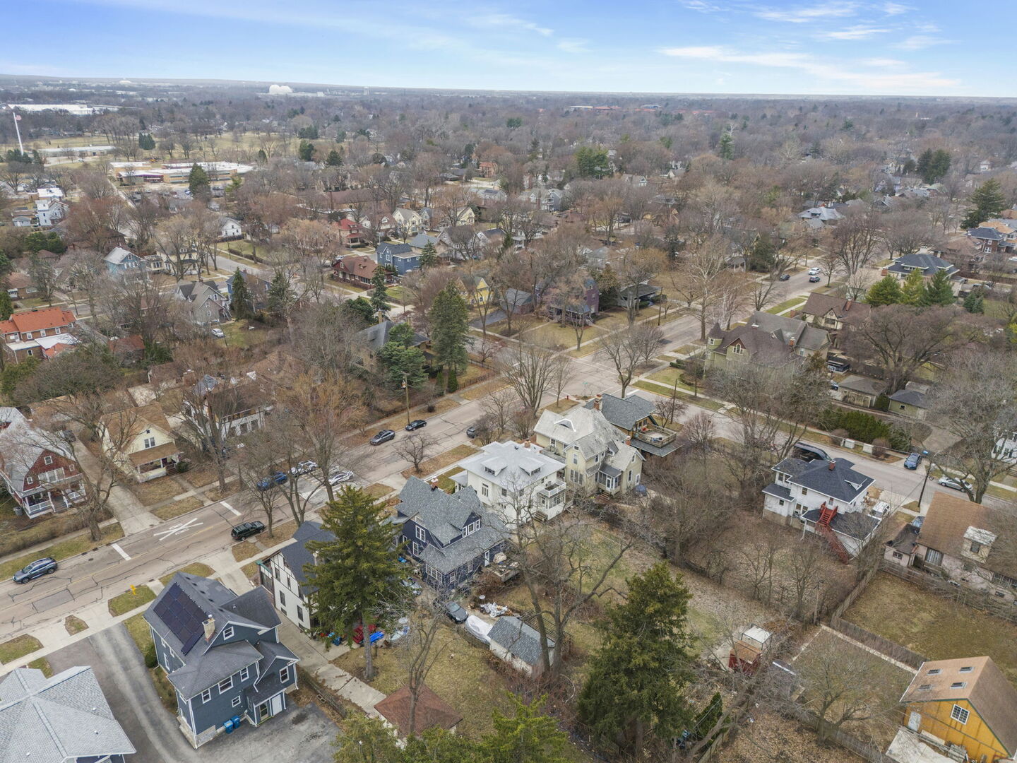 659 W Downer Place, Aurora, IL 60506