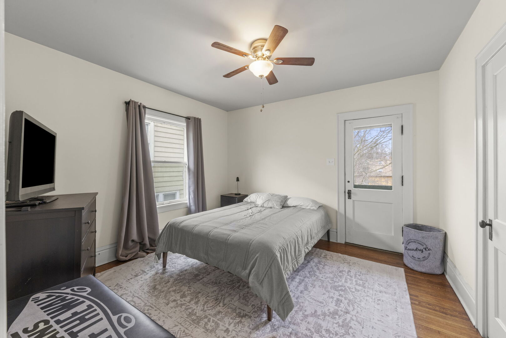 659 W Downer Place, Aurora, IL 60506