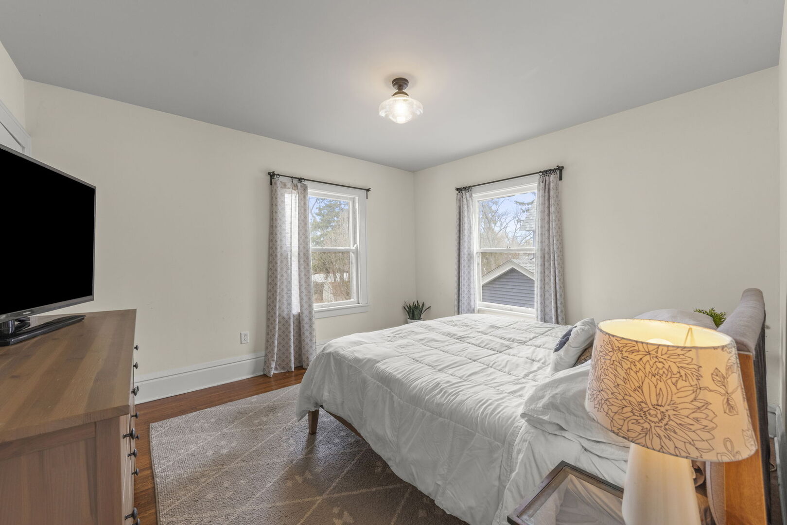 659 W Downer Place, Aurora, IL 60506