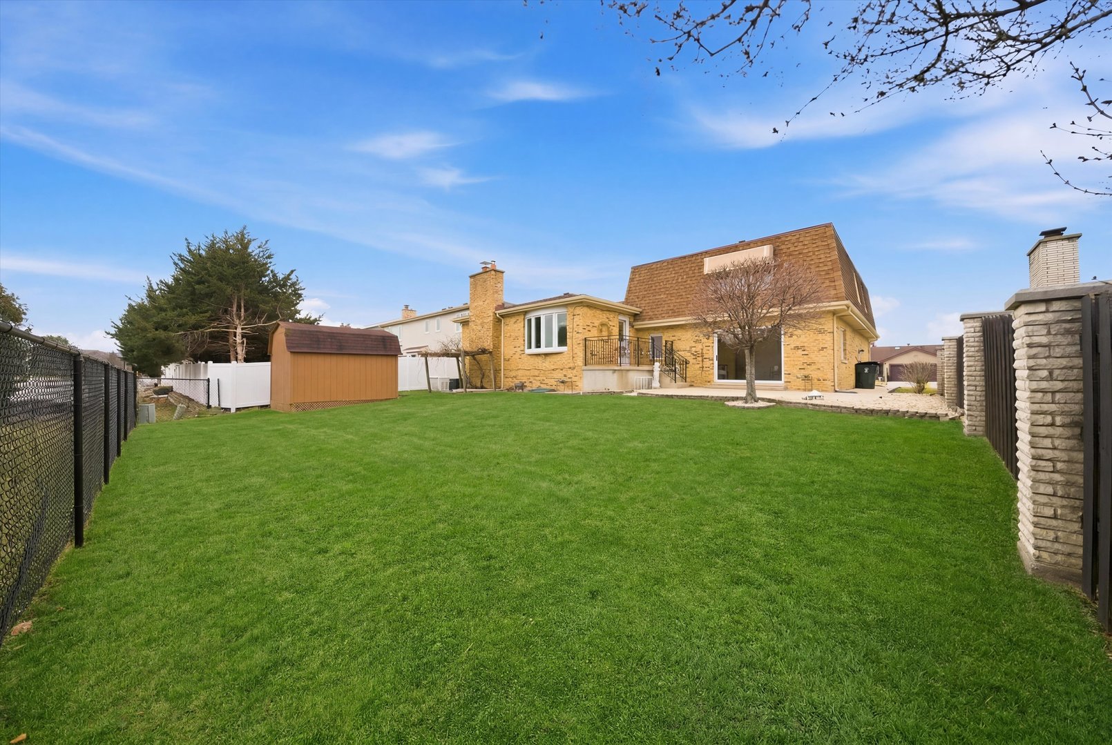 707 S Noah Terrace, Mount Prospect, IL 60056