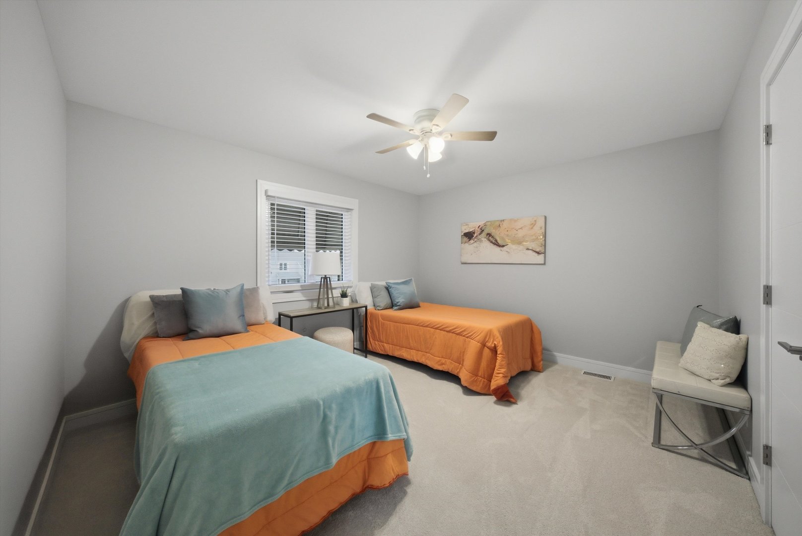 707 S Noah Terrace, Mount Prospect, IL 60056