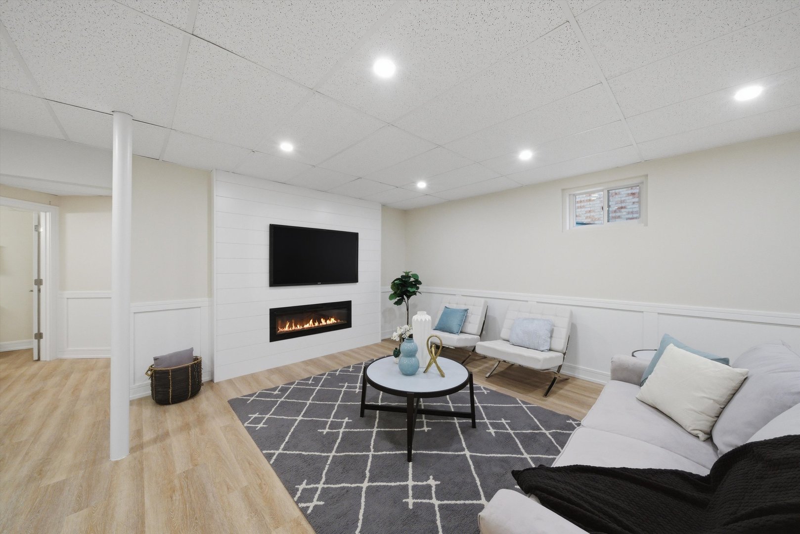 707 S Noah Terrace, Mount Prospect, IL 60056