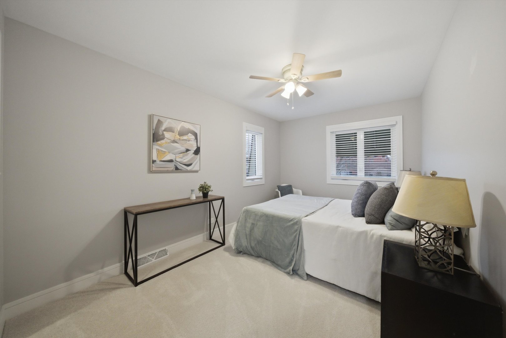 707 S Noah Terrace, Mount Prospect, IL 60056