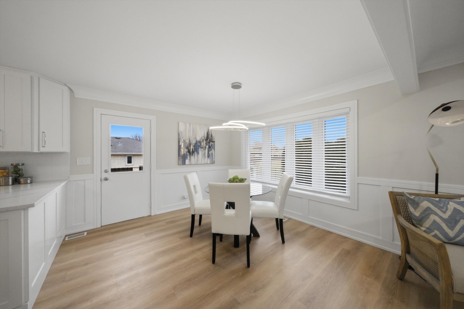 707 S Noah Terrace, Mount Prospect, IL 60056