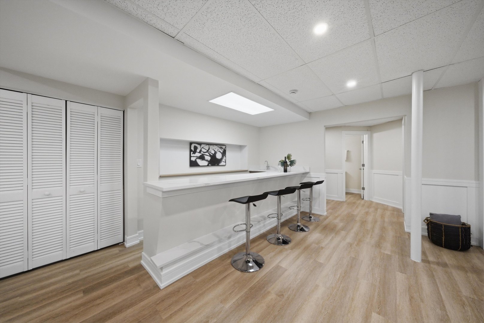 707 S Noah Terrace, Mount Prospect, IL 60056