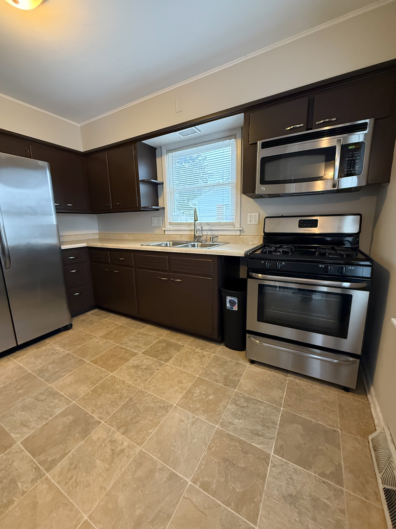 1039 S Pleasure Court, Aurora, IL 60506