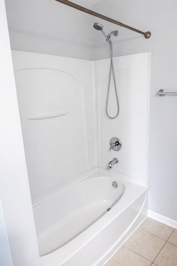 2303 Neubauer Circle, Lindenhurst, IL 60046