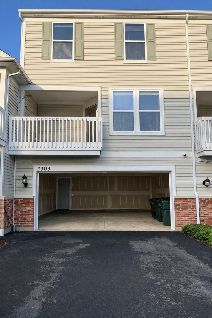 2303 Neubauer Circle, Lindenhurst, IL 60046