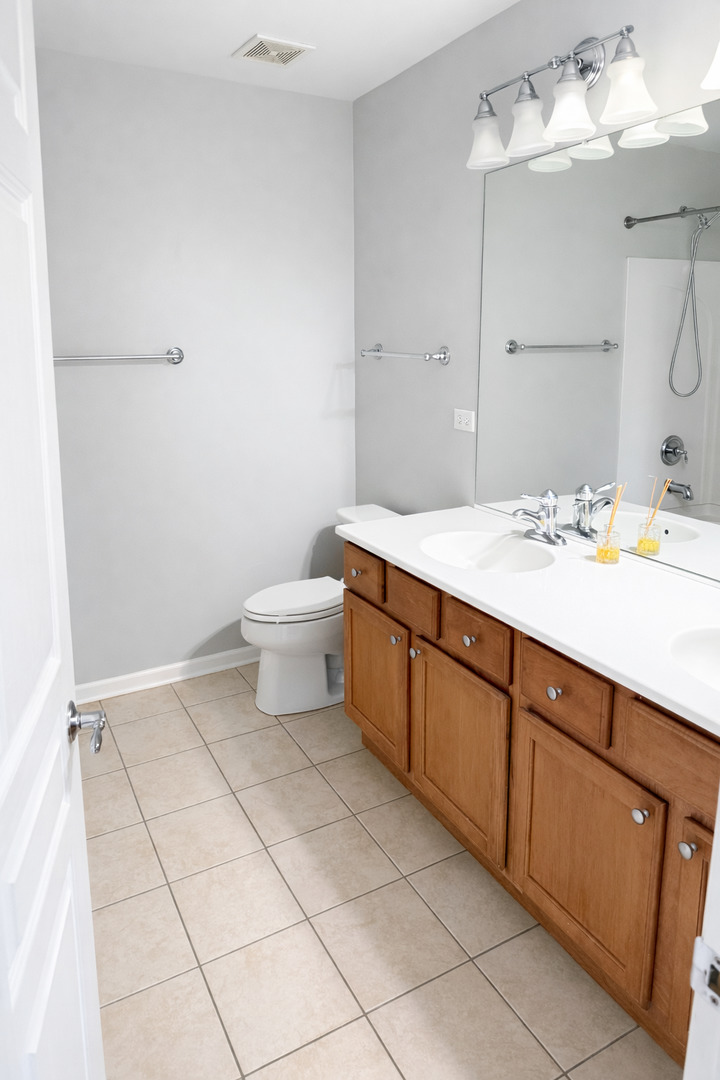 2303 Neubauer Circle, Lindenhurst, IL 60046