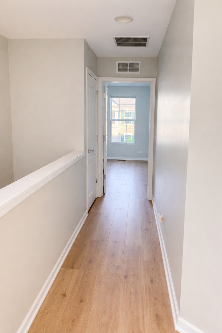 2303 Neubauer Circle, Lindenhurst, IL 60046