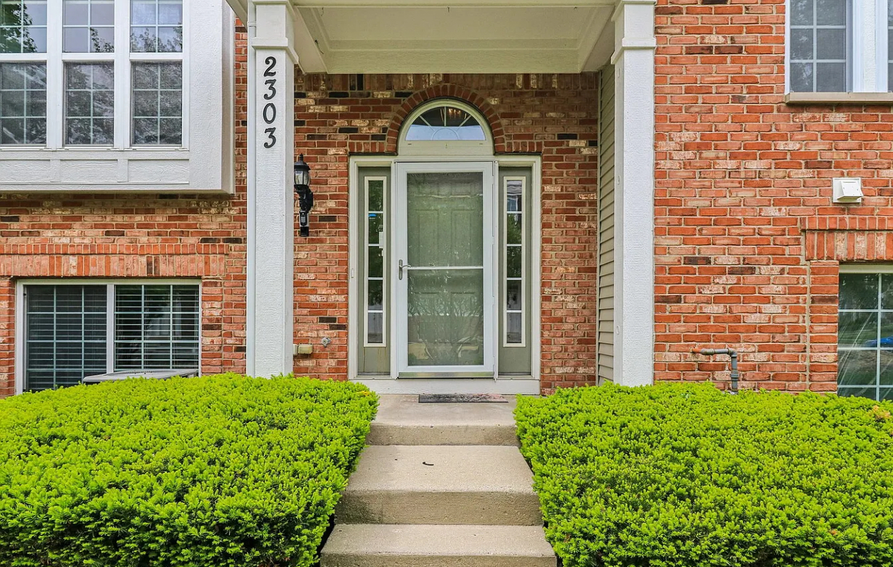 2303 Neubauer Circle, Lindenhurst, IL 60046