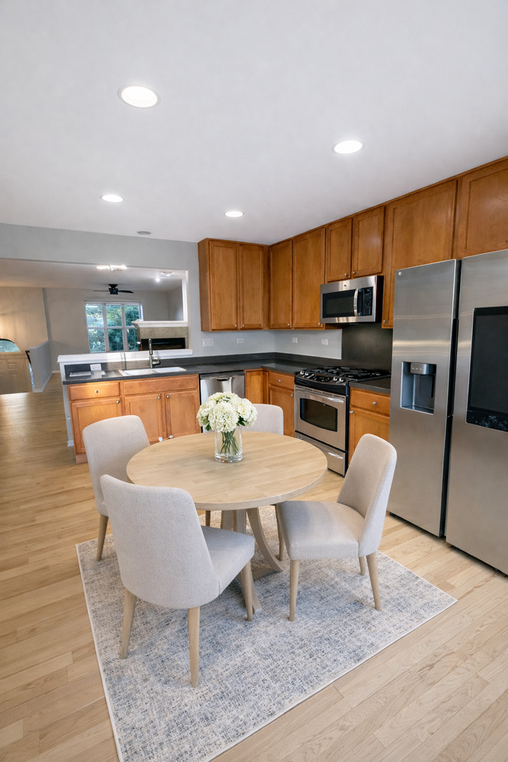 2303 Neubauer Circle, Lindenhurst, IL 60046