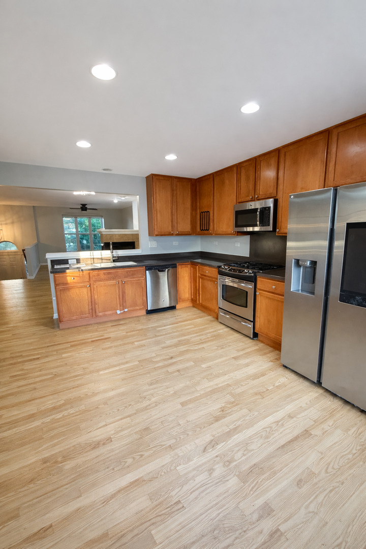 2303 Neubauer Circle, Lindenhurst, IL 60046