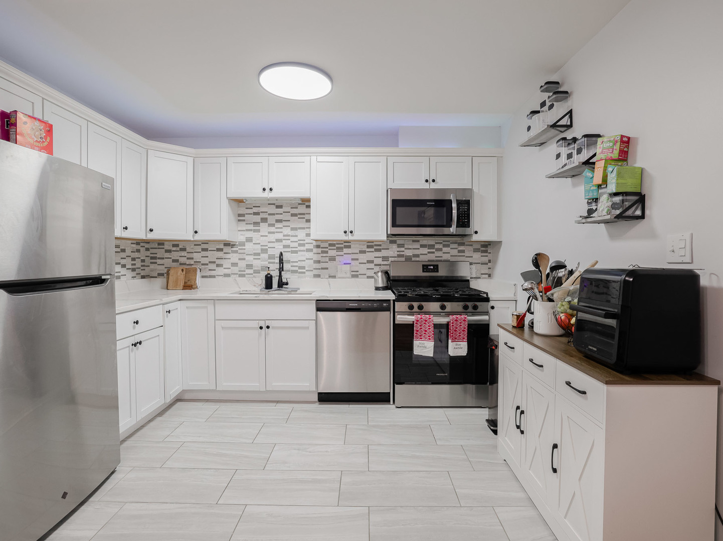 400 Country Lane, Streamwood, IL 60107