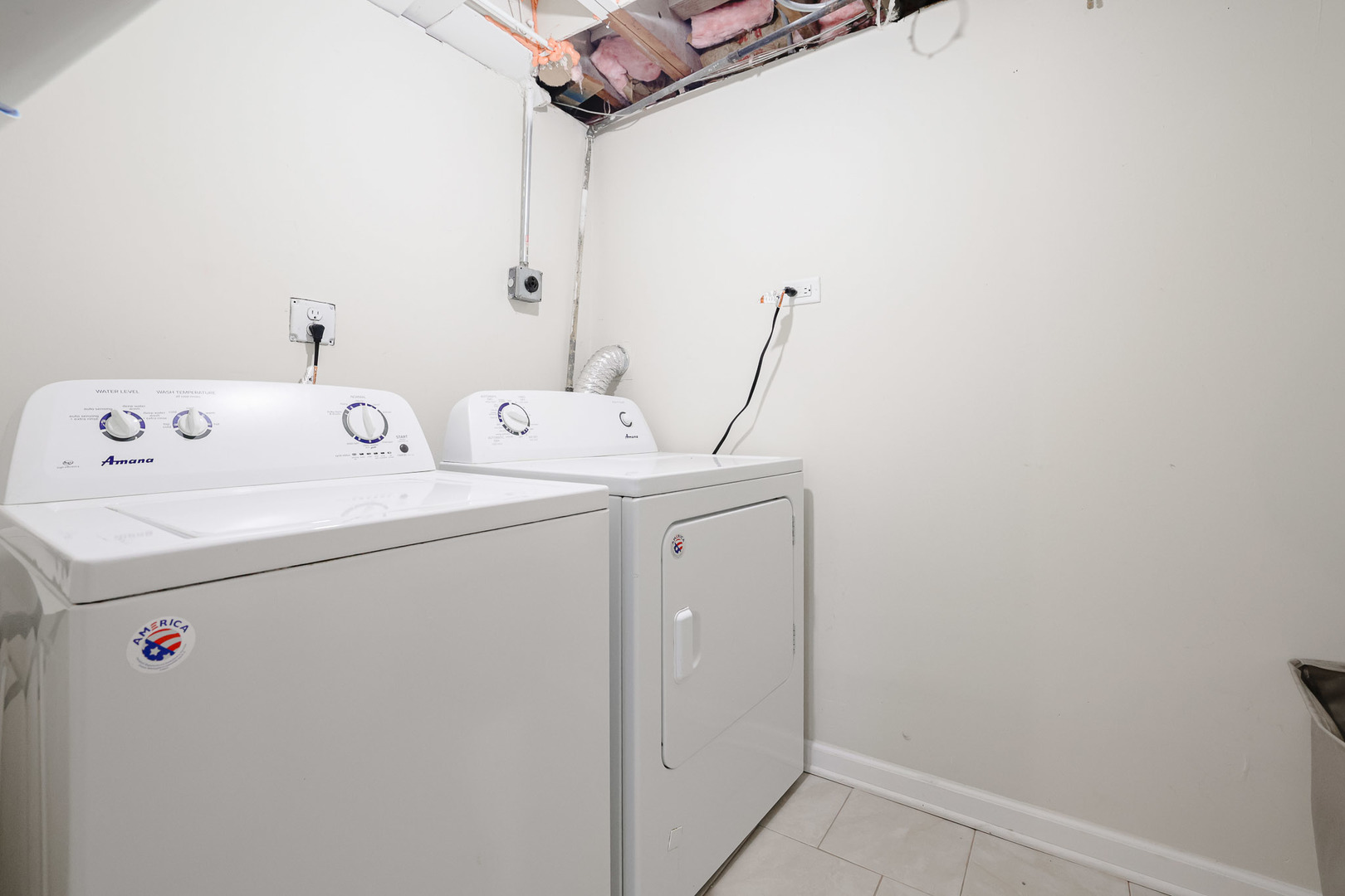 400 Country Lane, Streamwood, IL 60107