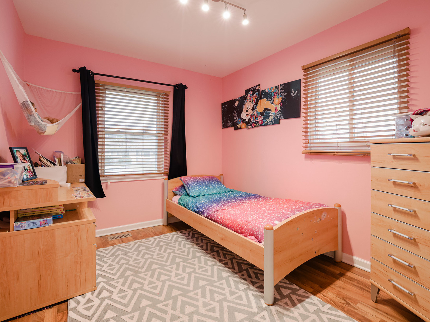 400 Country Lane, Streamwood, IL 60107