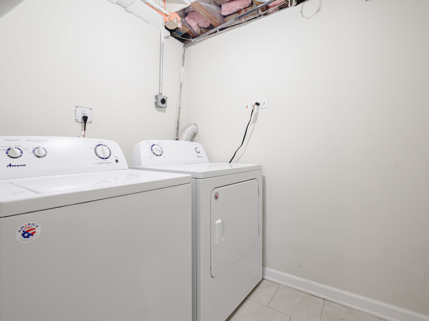 400 Country Lane, Streamwood, IL 60107