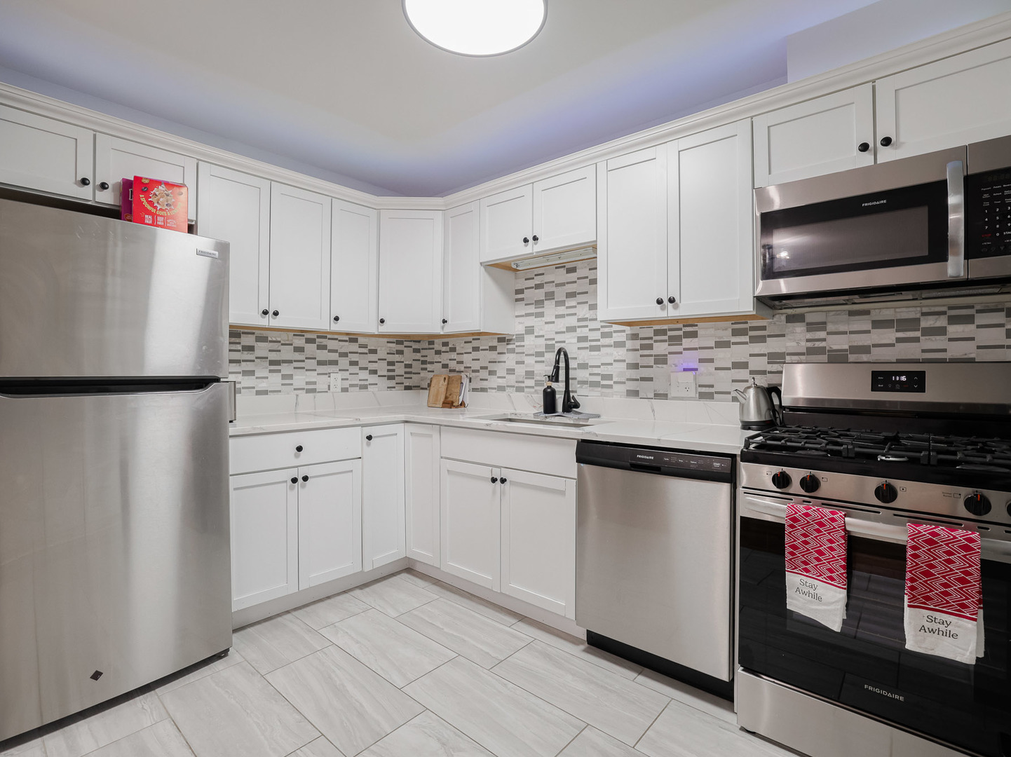 400 Country Lane, Streamwood, IL 60107