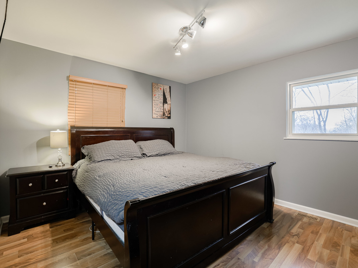 400 Country Lane, Streamwood, IL 60107