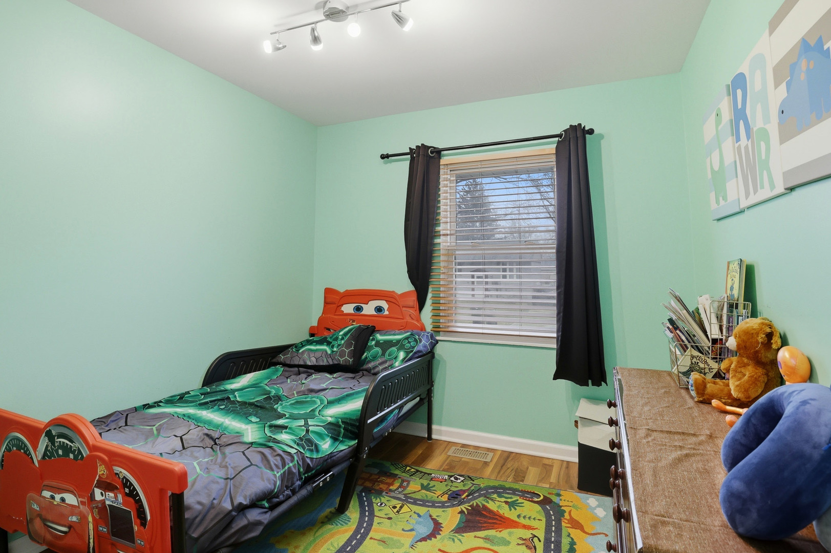 400 Country Lane, Streamwood, IL 60107