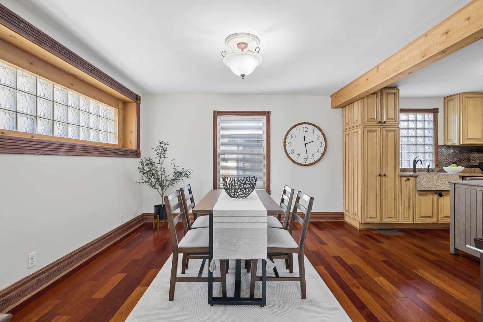 421 E School Street, Naperville, IL 60540