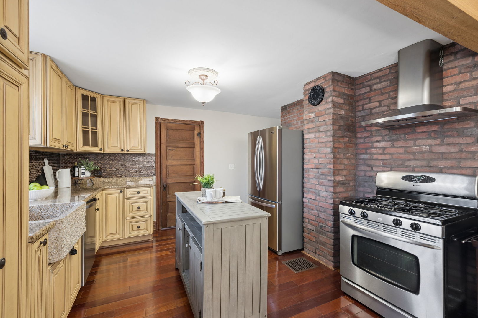 421 E School Street, Naperville, IL 60540