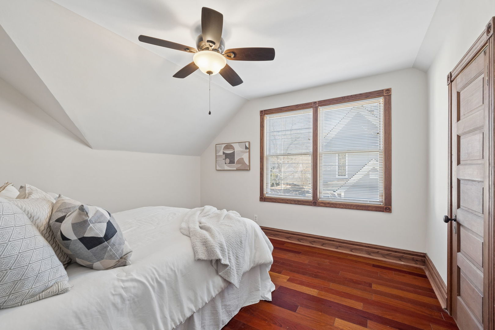 421 E School Street, Naperville, IL 60540