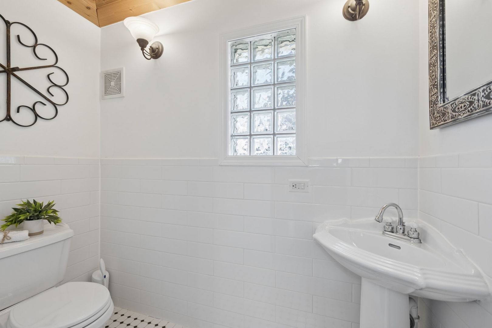 421 E School Street, Naperville, IL 60540