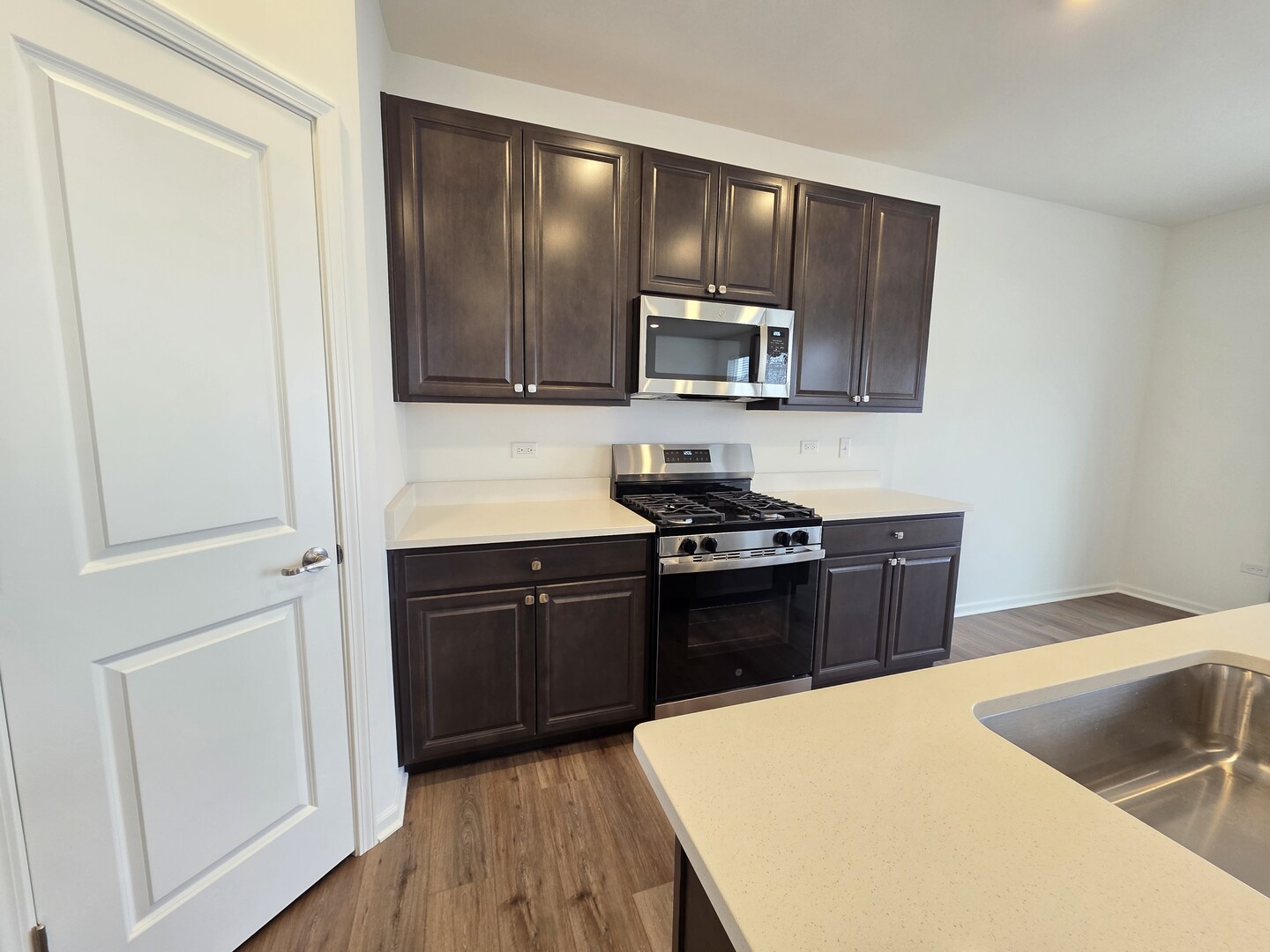 458 Hathaway Lane, Oswego, IL 60543