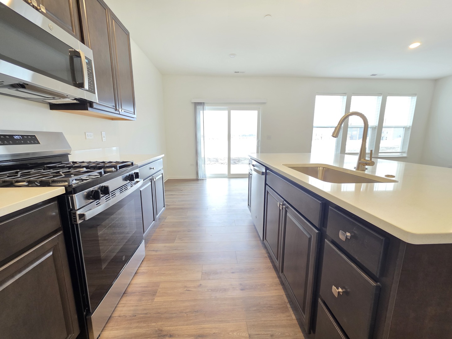 458 Hathaway Lane, Oswego, IL 60543