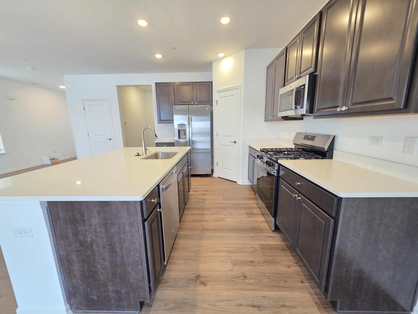 458 Hathaway Lane, Oswego, IL 60543