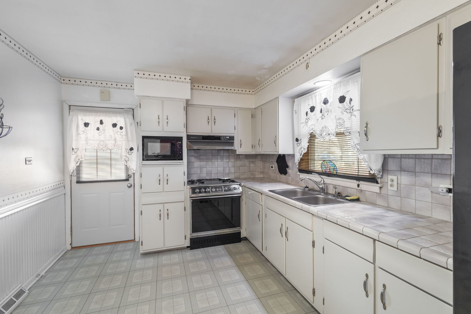 18842 Castle Road, Homewood, IL 60430