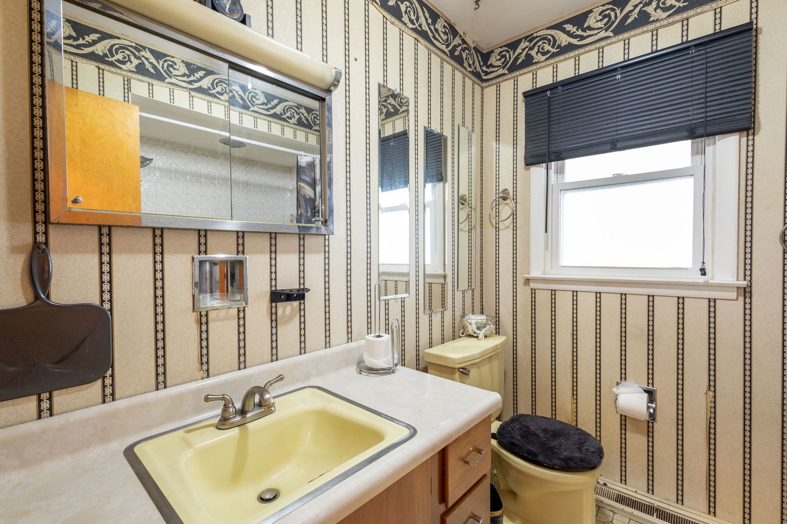 18842 Castle Road, Homewood, IL 60430