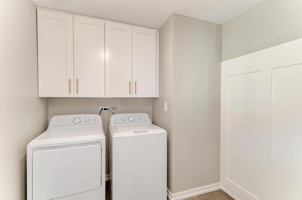 935 Elmwood Lane, Elk Grove Village, IL 60007