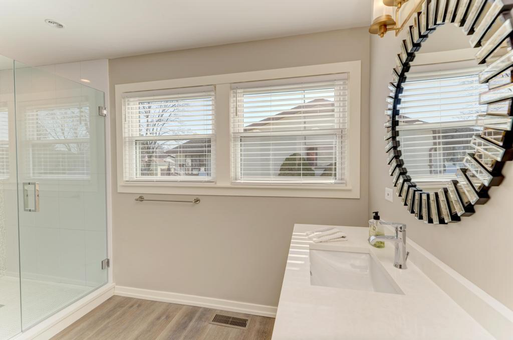 935 Elmwood Lane, Elk Grove Village, IL 60007