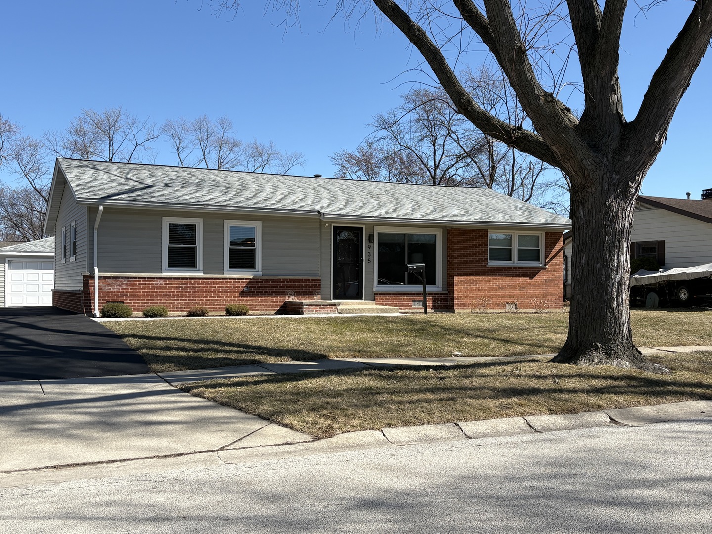 935 Elmwood Lane, Elk Grove Village, IL 60007