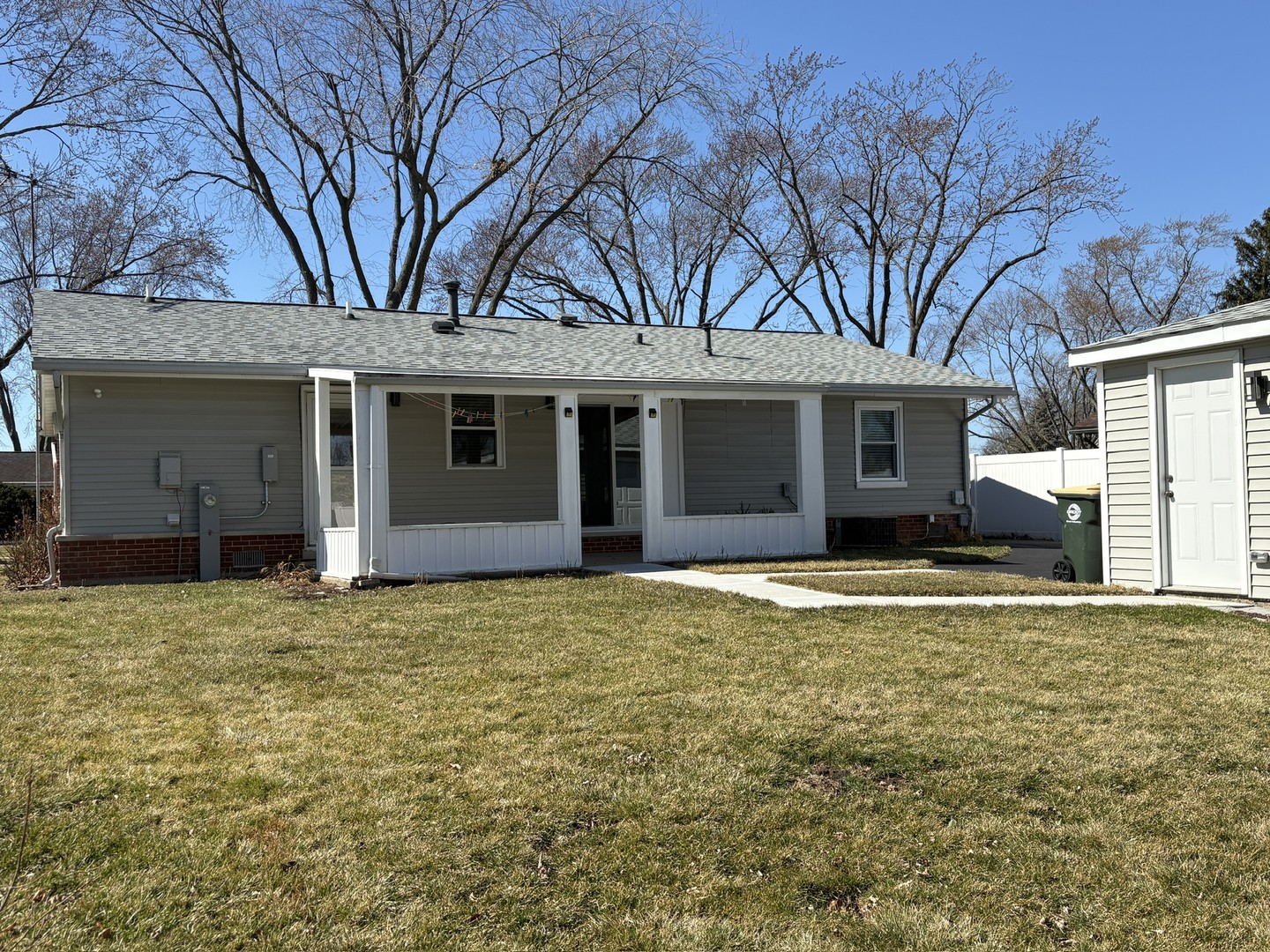 935 Elmwood Lane, Elk Grove Village, IL 60007