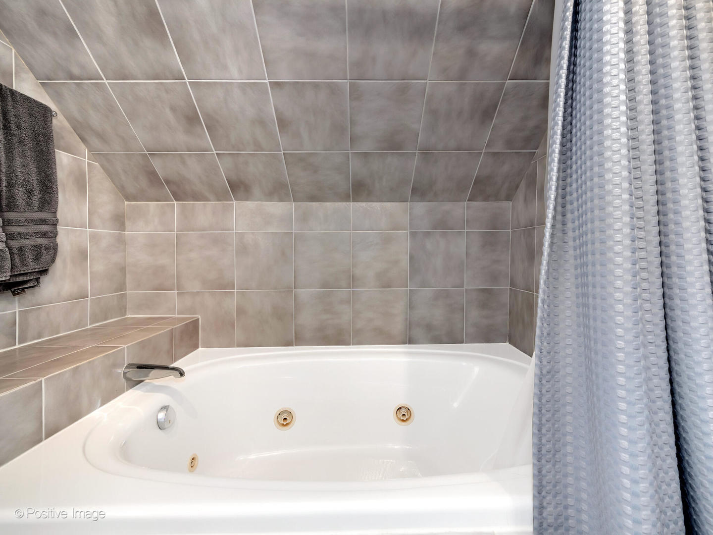 1606 Glen Ellyn Road, Glendale Heights, IL 60139