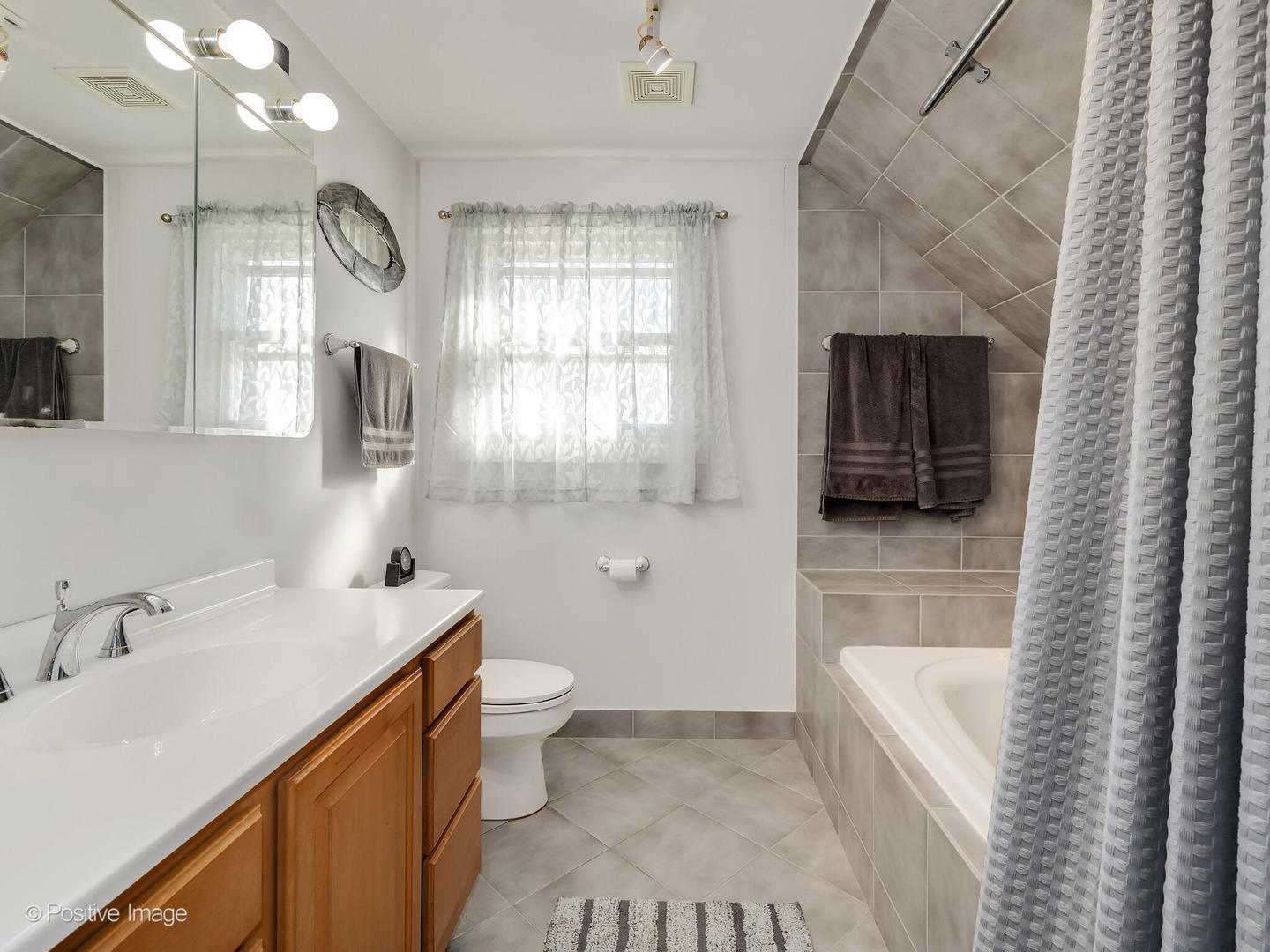 1606 Glen Ellyn Road, Glendale Heights, IL 60139