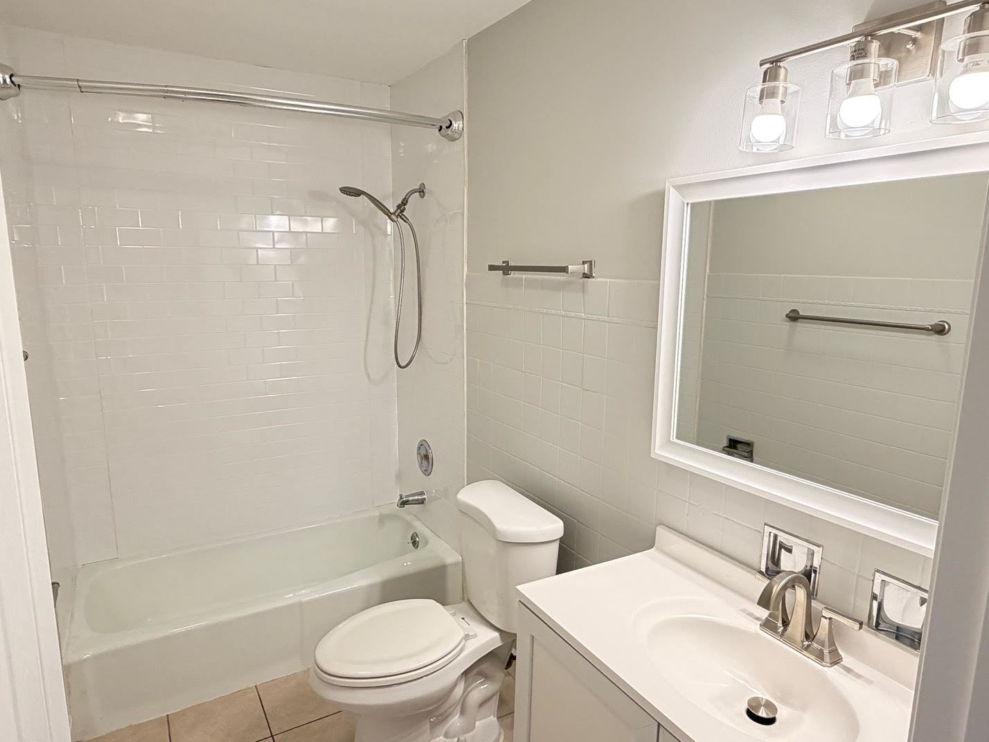 4018 N Cass Avenue, Westmont, IL 60559