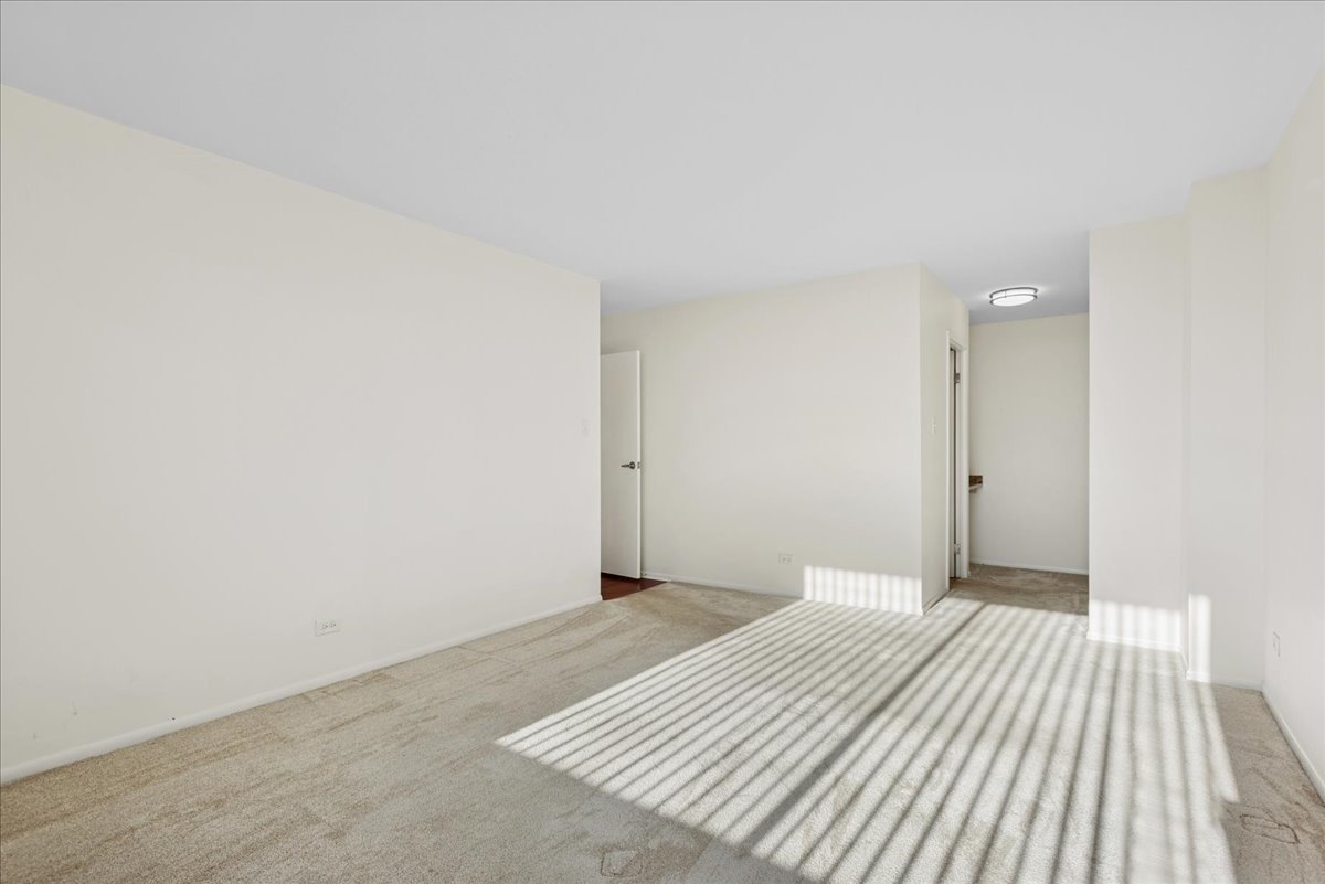 40 N Tower Road #8F, Oak Brook, IL 60523