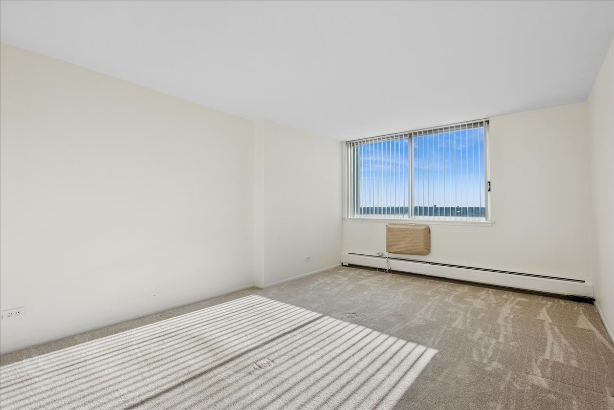 40 N Tower Road #8F, Oak Brook, IL 60523