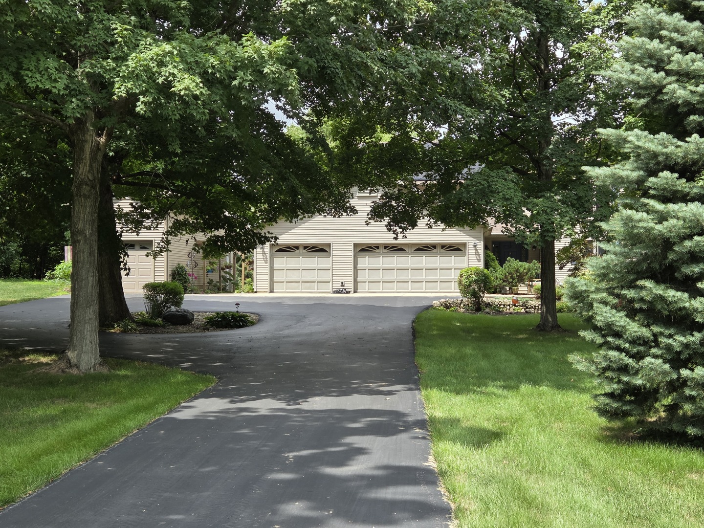 37322 Comanche Drive, Saybrook, IL 61770