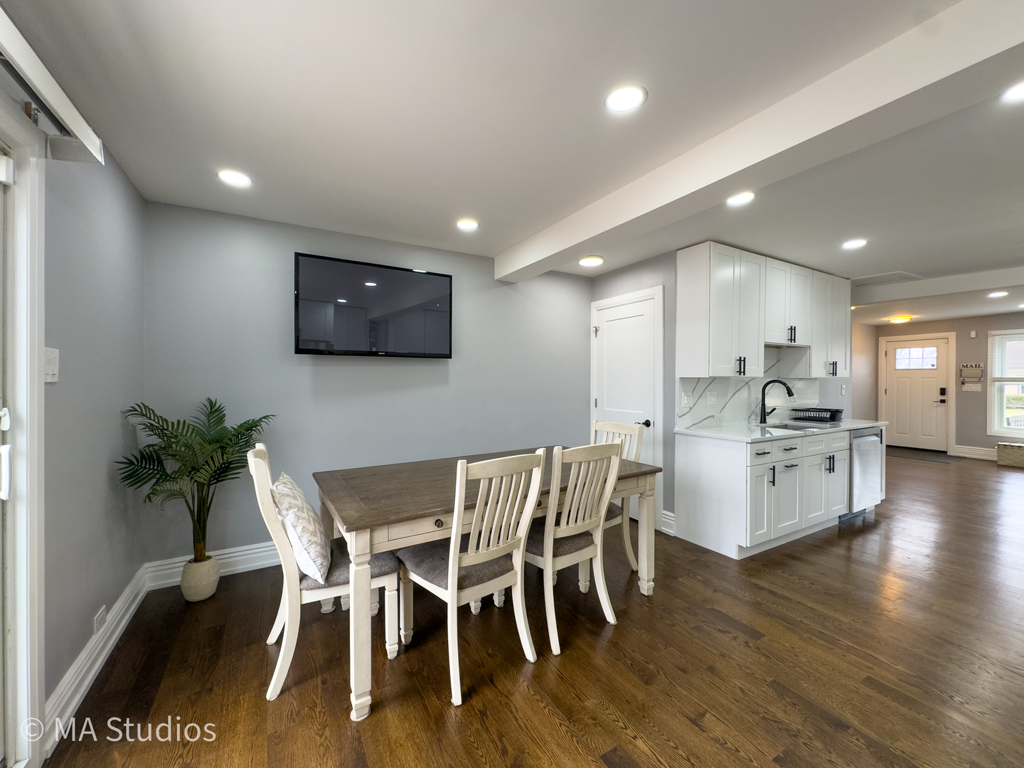 9017 Major Avenue, Morton Grove, IL 60053