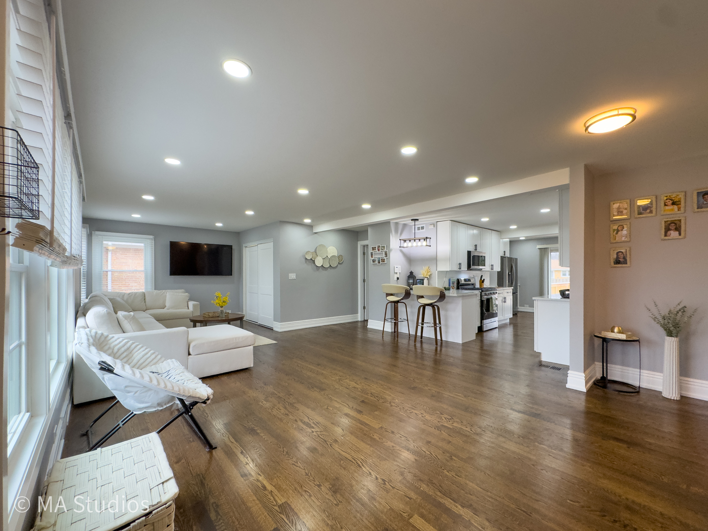 9017 Major Avenue, Morton Grove, IL 60053