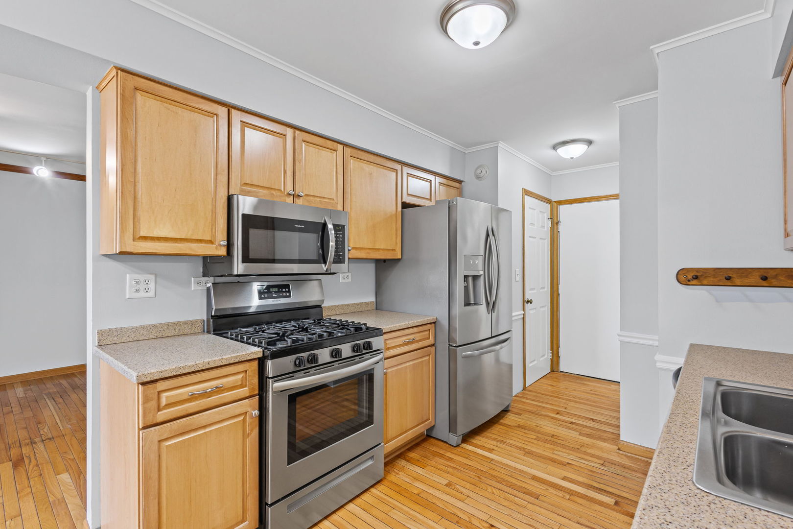 2703 Wayfaring Lane #B, Lisle, IL 60532