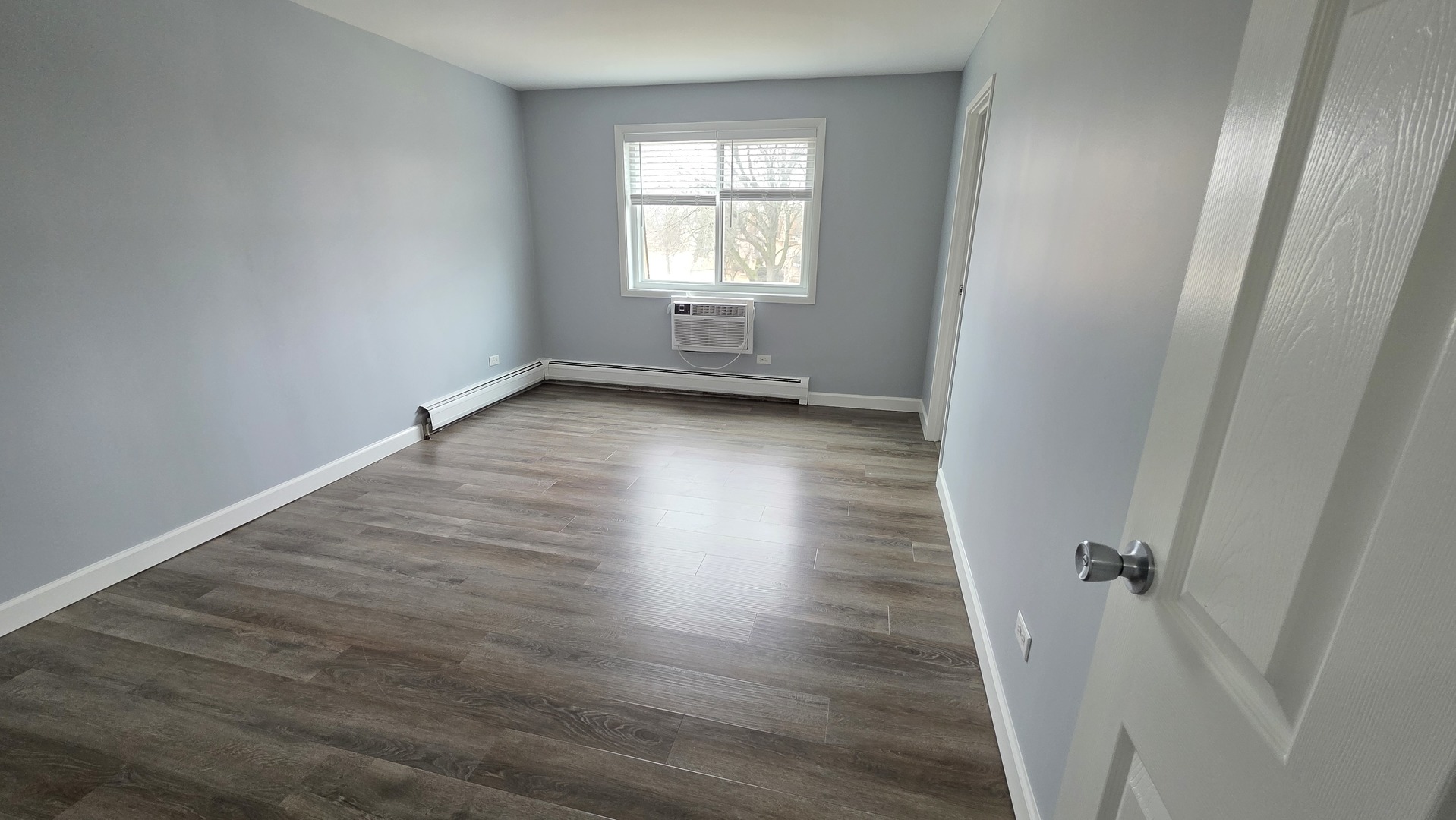 266 Shorewood Drive #2B, Glendale Heights, IL 60139