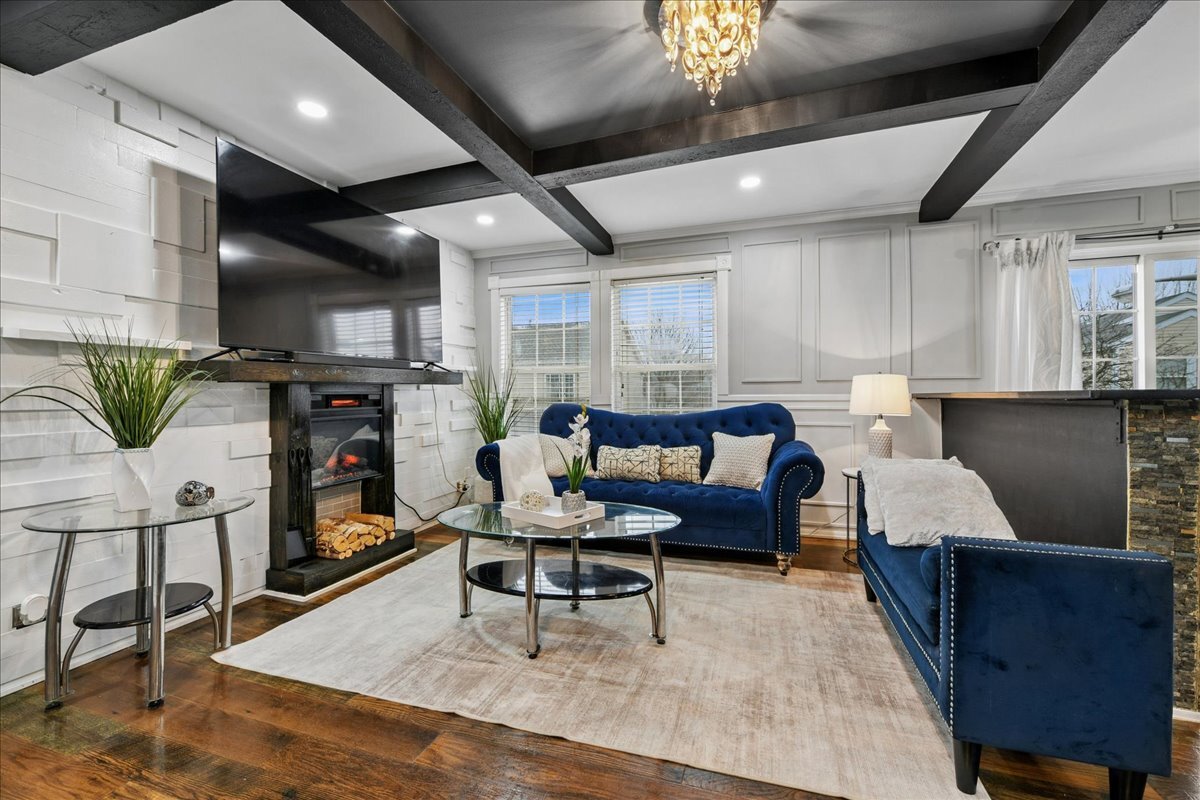 356 OGDEN FALLS Boulevard #356, Oswego, IL 60543