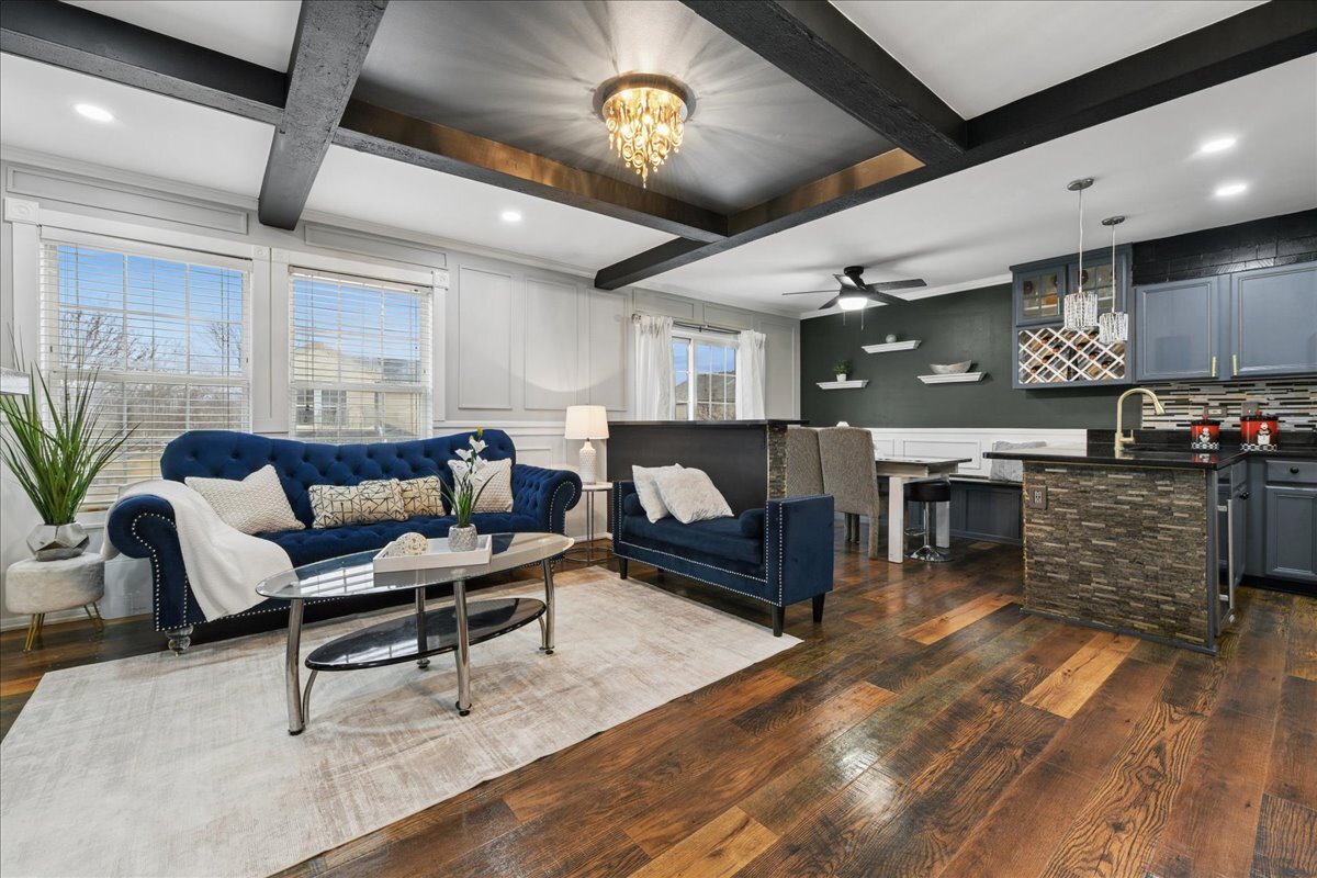 356 OGDEN FALLS Boulevard #356, Oswego, IL 60543